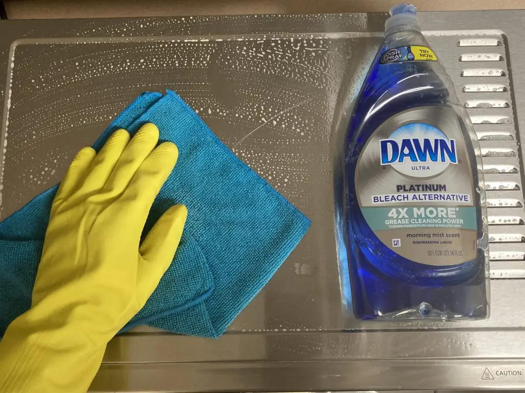 Can you use dawn on alminum strom door