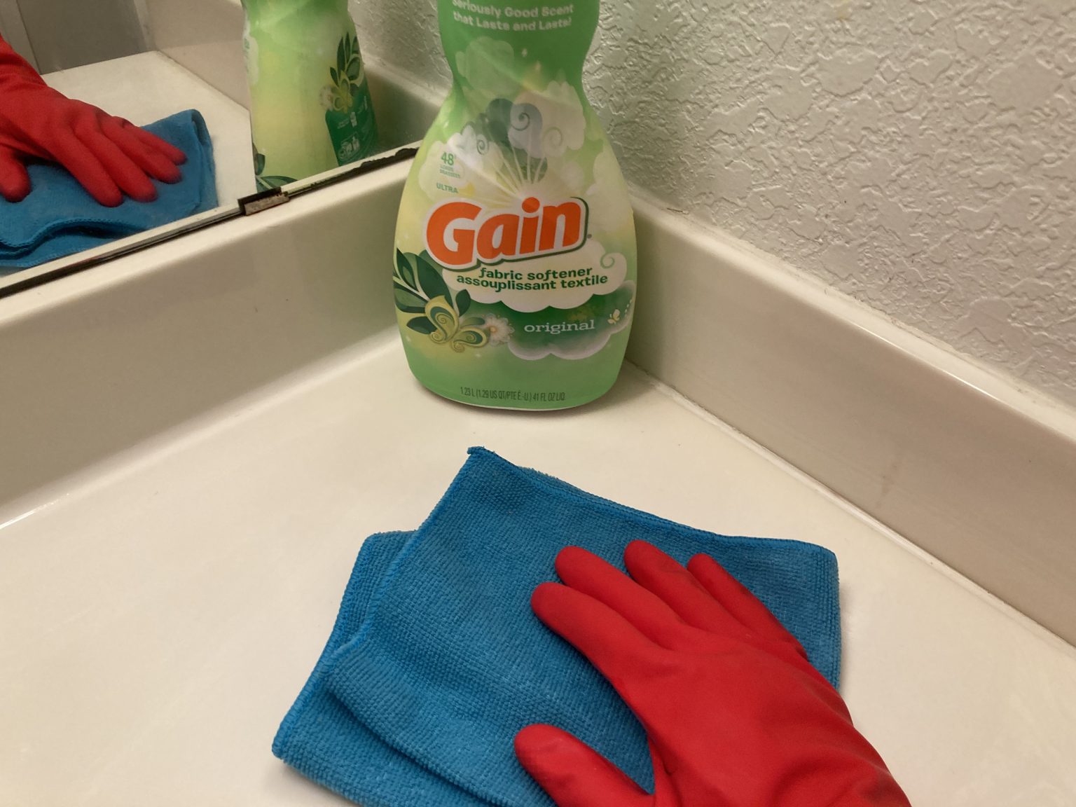 9 REALLY GOOD FABRIC SOFTENER CLEANING HACKS – Notes From The Porch