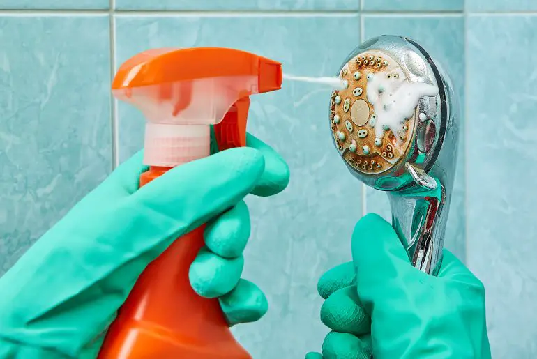 HOW TO MAKE YOUR VERY OWN HOMEMADE SHOWER CLEANER