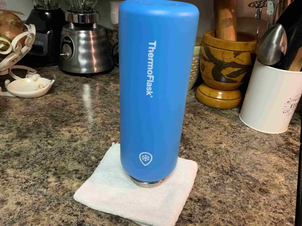 drying a thermoflask by setting it upside down