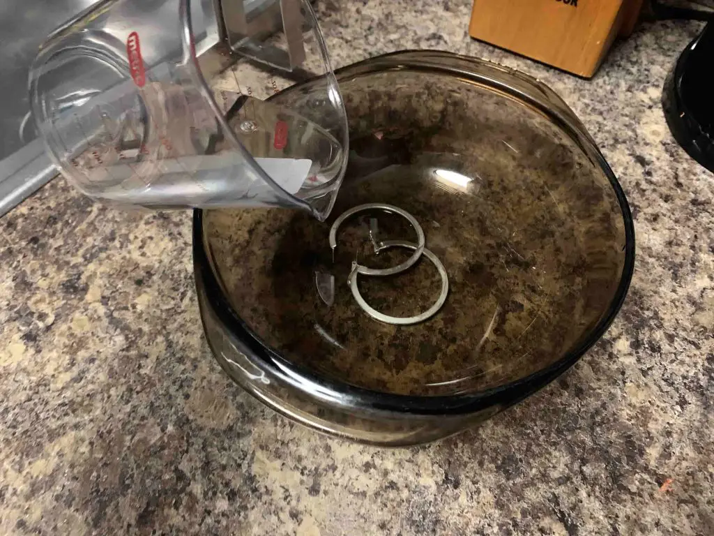 using vinegar to clean earrings in a dish