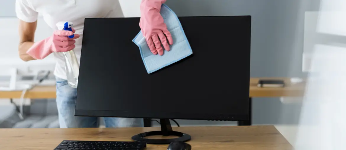 cleaning a monitor