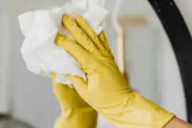 cleaning mirror with paper towel